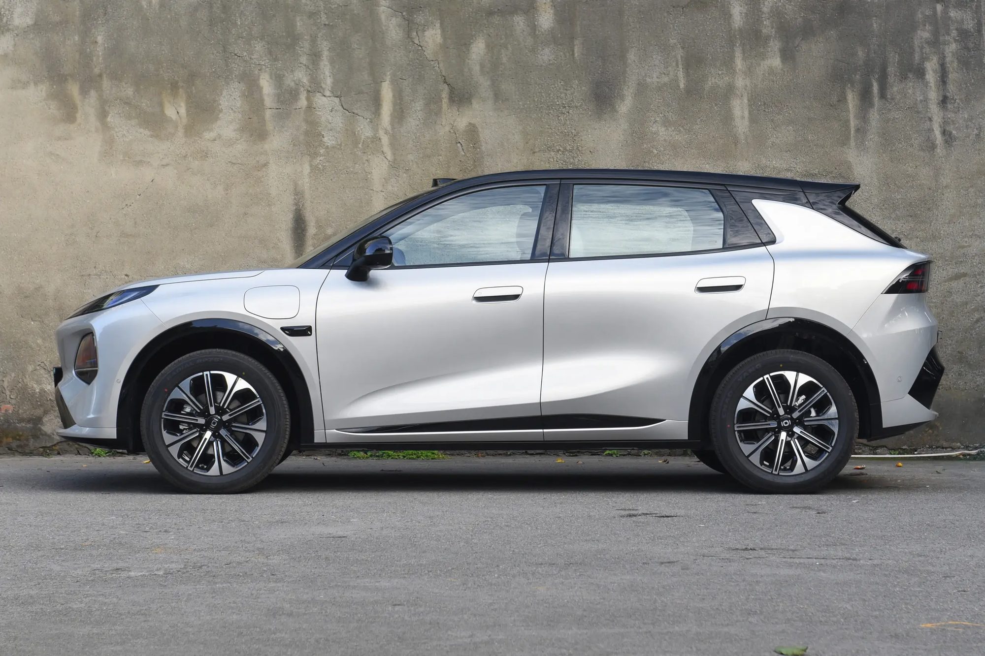 Changan Qiyuan Q05 — правый профиль