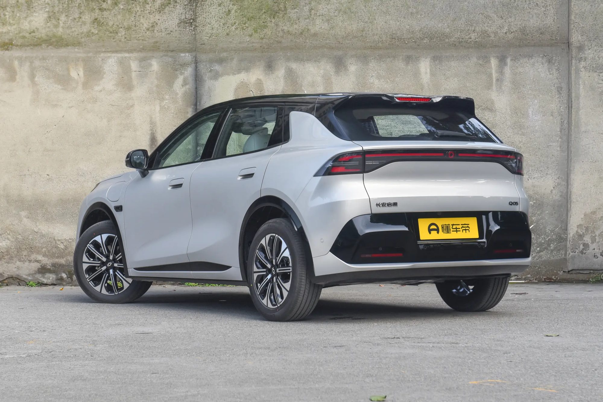 Changan Qiyuan Q05 — корма три четверти слева