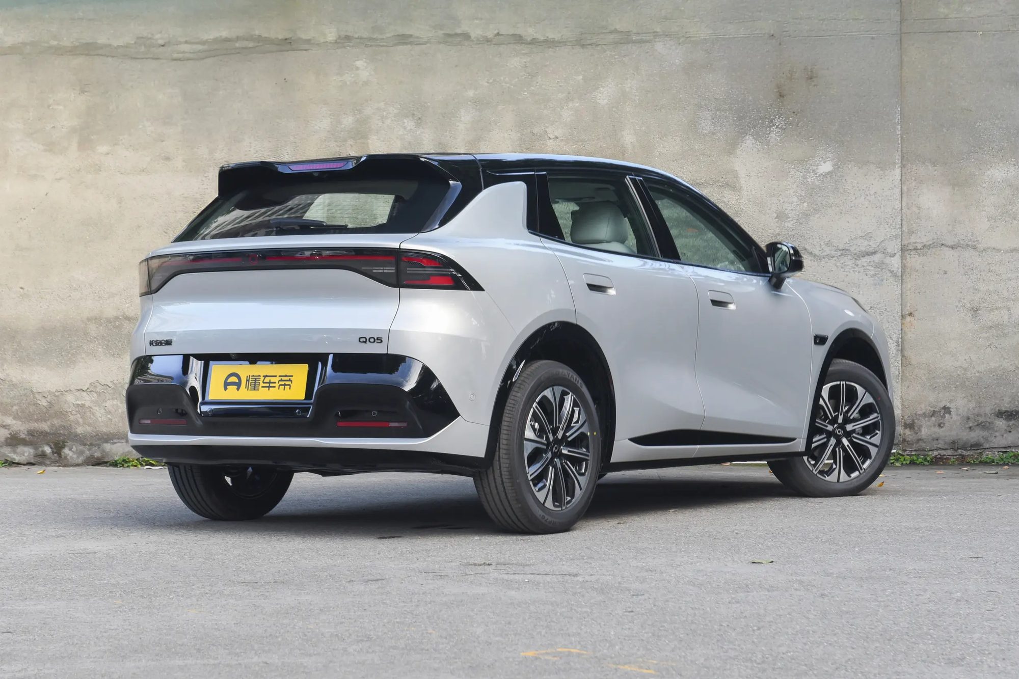 Changan Qiyuan Q05 — корма три четверти справа