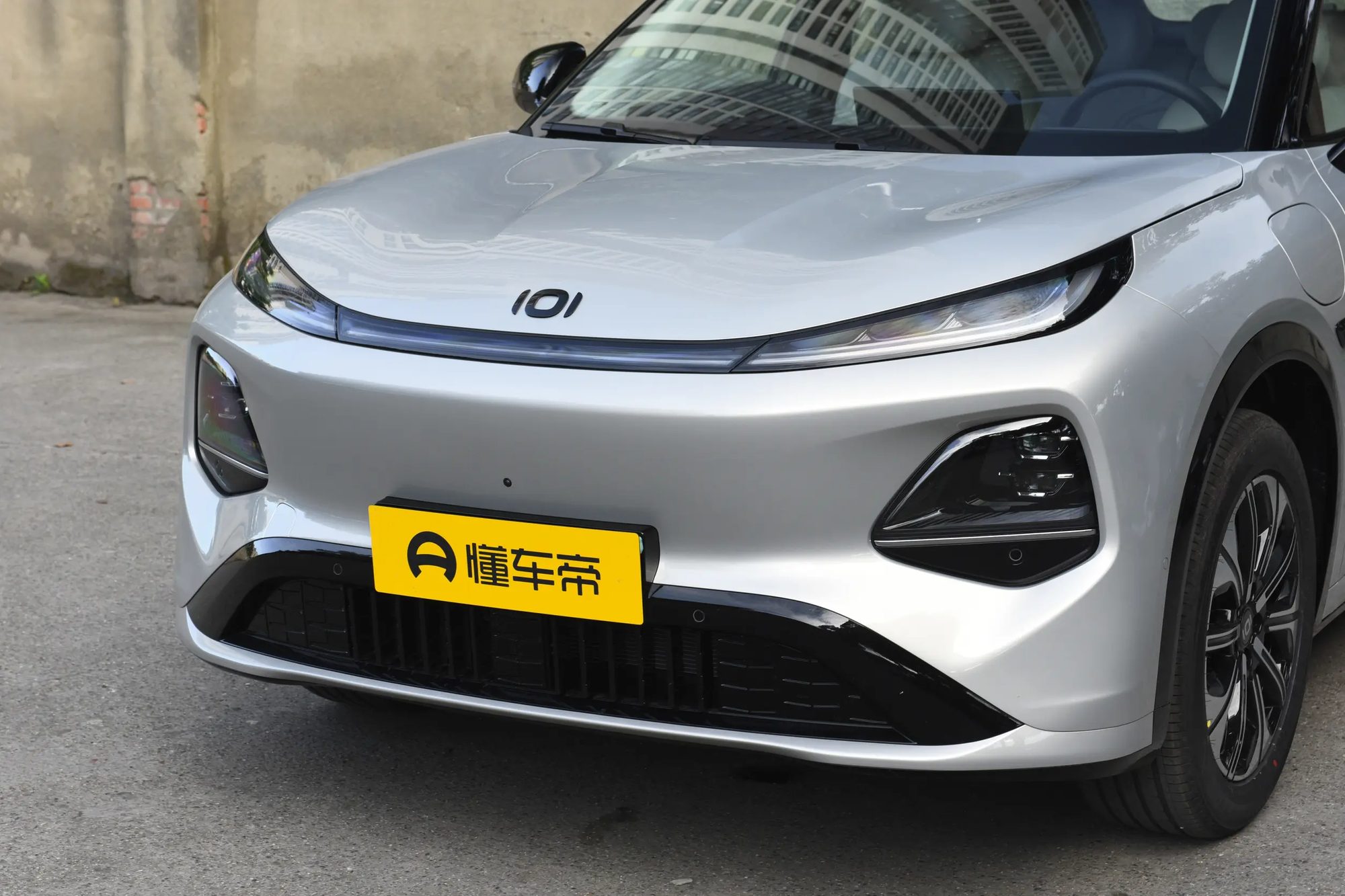 Changan Qiyuan Q05 — светодиодная оптика и решётка
