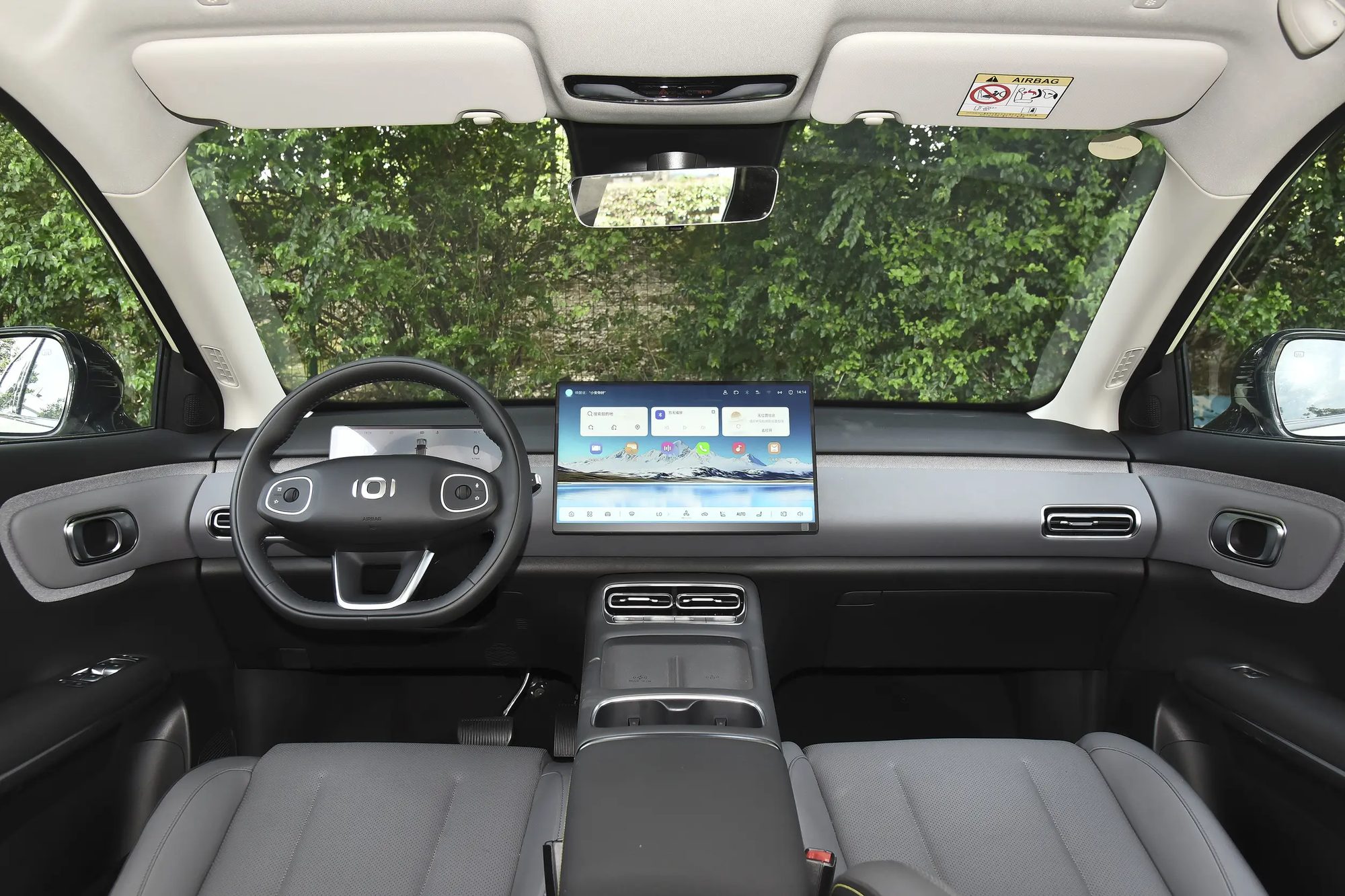 Changan Qiyuan Q05 — торпедо и экран