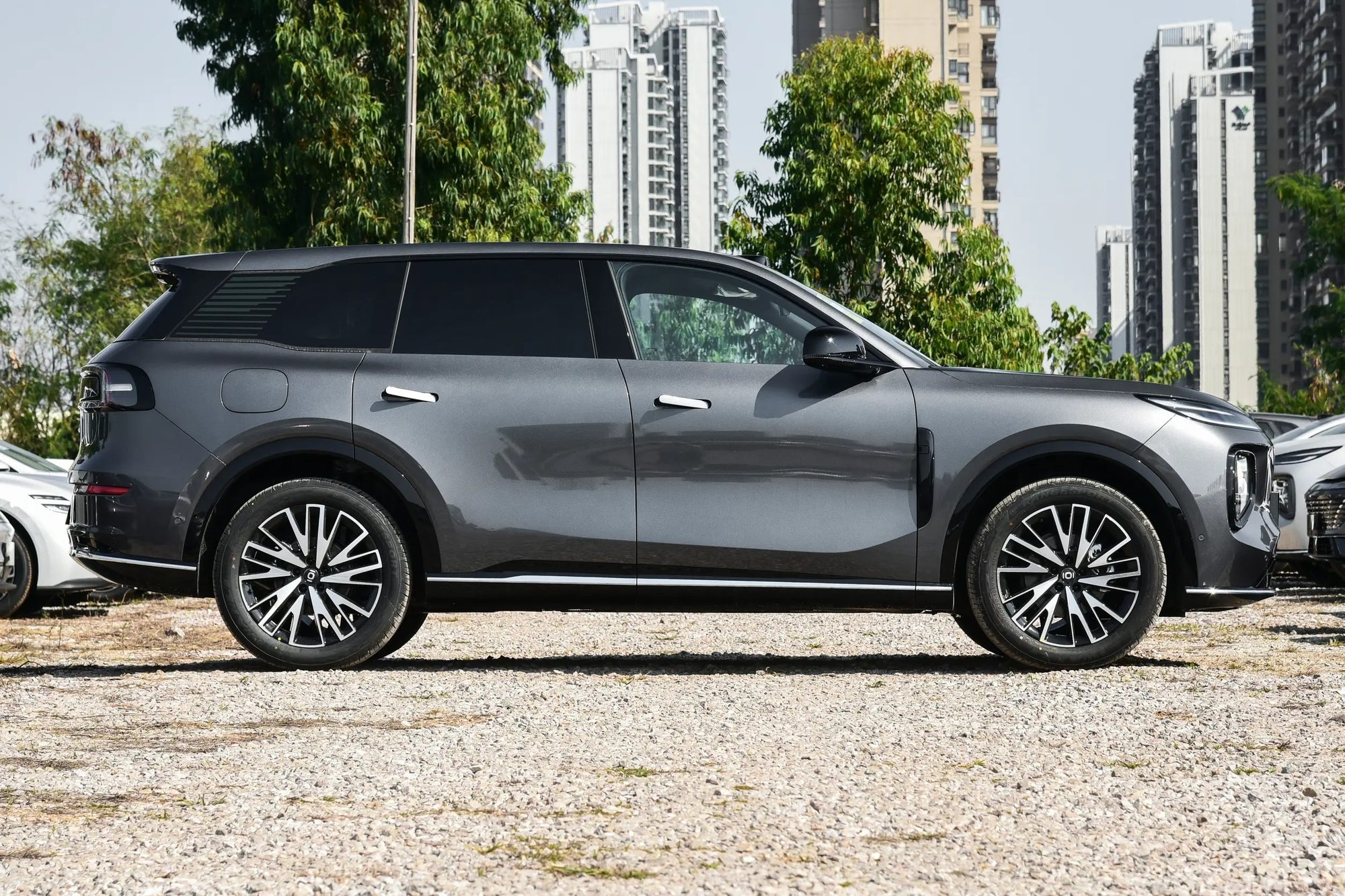 Changan Qiyuan Q07 — левый профиль